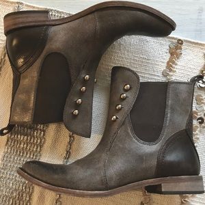 LUCCHESE Leather Button Chelsea Boots